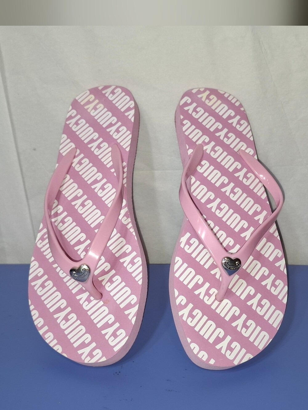 🎆SALE🎆 Juicy Couture Pink Logo Heart Charm Flip Flops- NWT